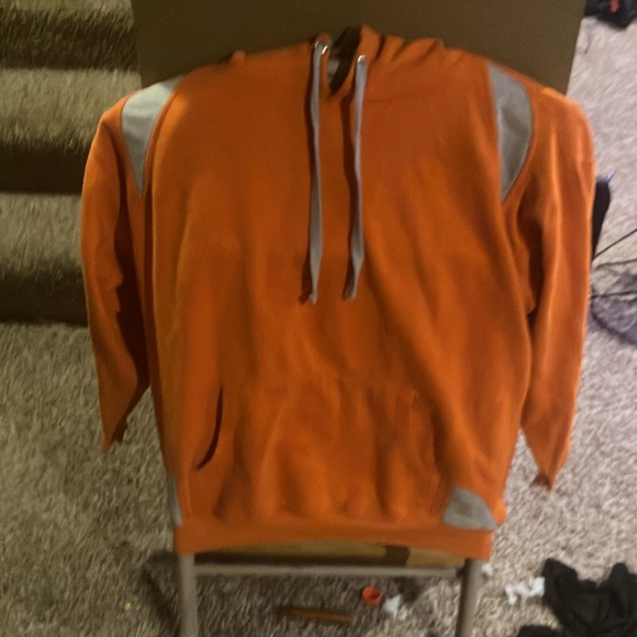 Bright orange sweatshirt - Picture 2 of 3